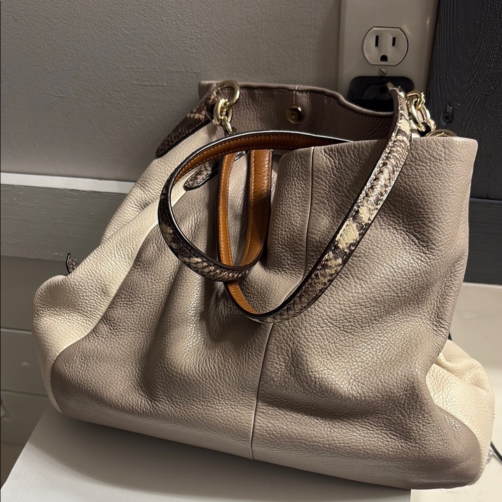 COACH Taupe and Cream Leather Bag